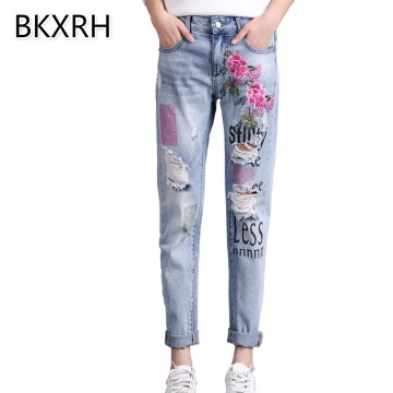  Women's Jeans with Flowers Embroidery 